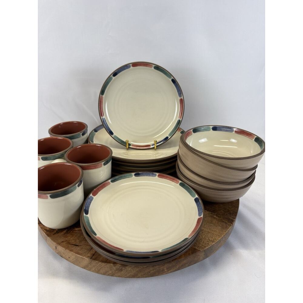 Noritake Stoneware Warm Sands Dinnerware Service for 4 Total of 16 Pieces